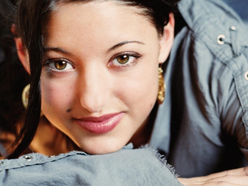 Christian Singer: Stacie Orrico’s Beautiful Face christian wallpaper free download. Use on PC, Mac, Android, iPhone or any device you like.